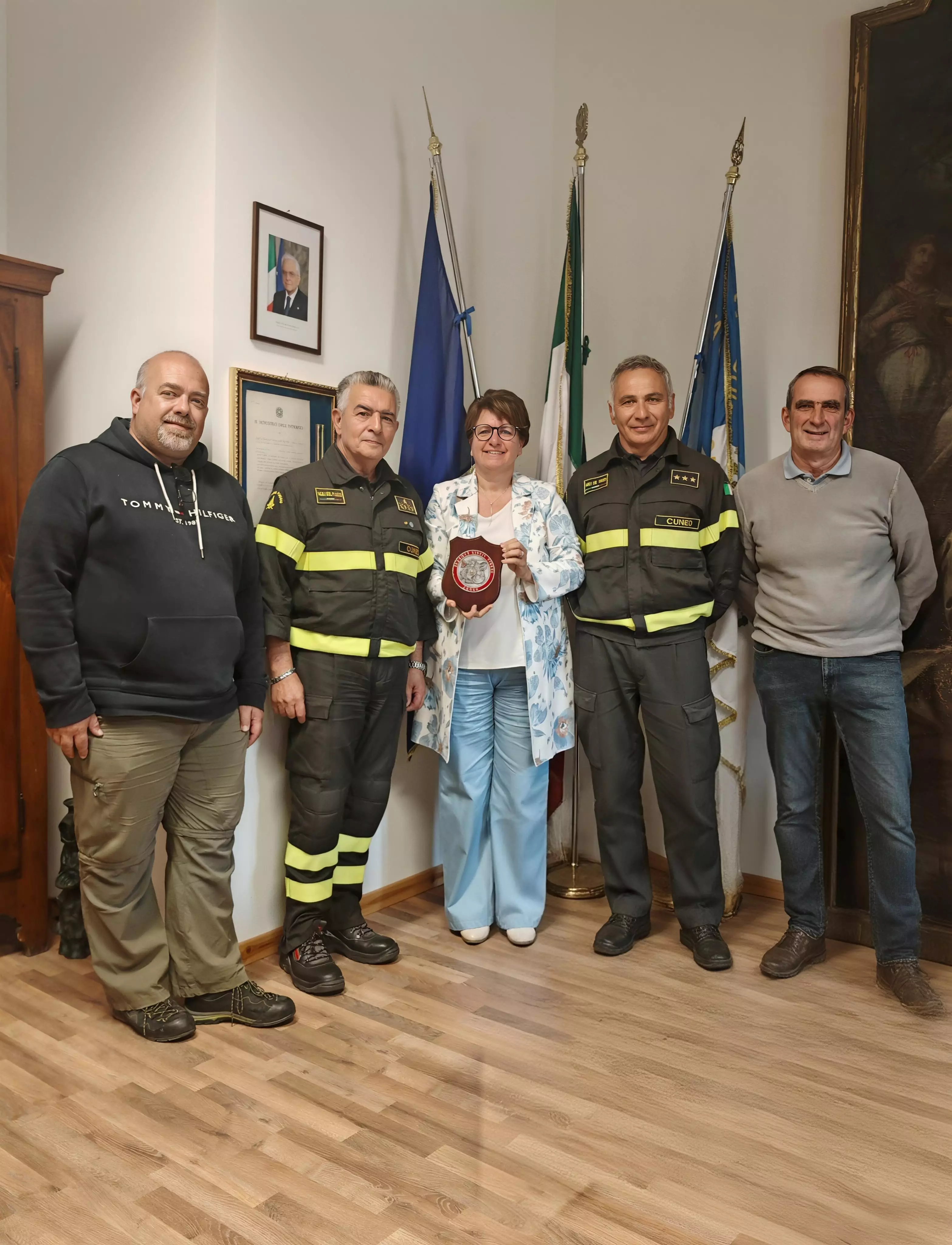 La  consegna del CREST all'Amministrazione comunale di Borgo San Dalmazzo