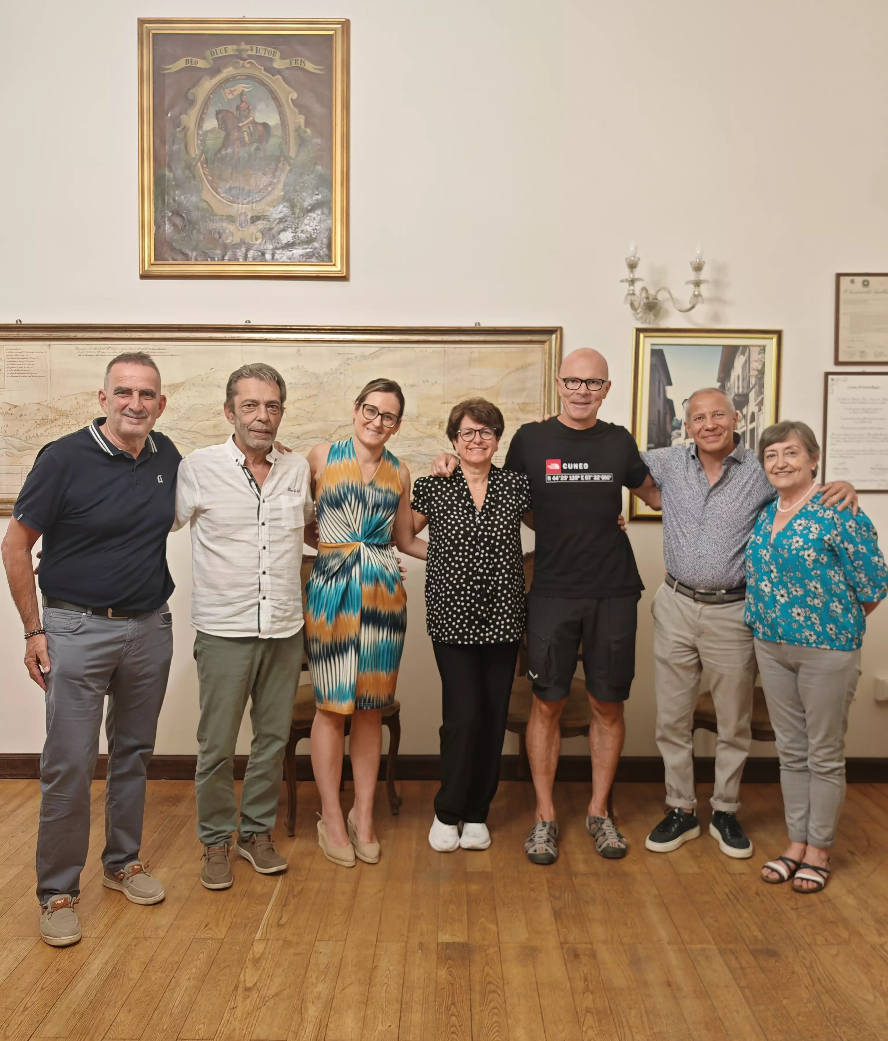 Luciano Cancian (terzo da destra) con la giunta e il responsabile Lavori Pubblici, Bruno Giraudo.